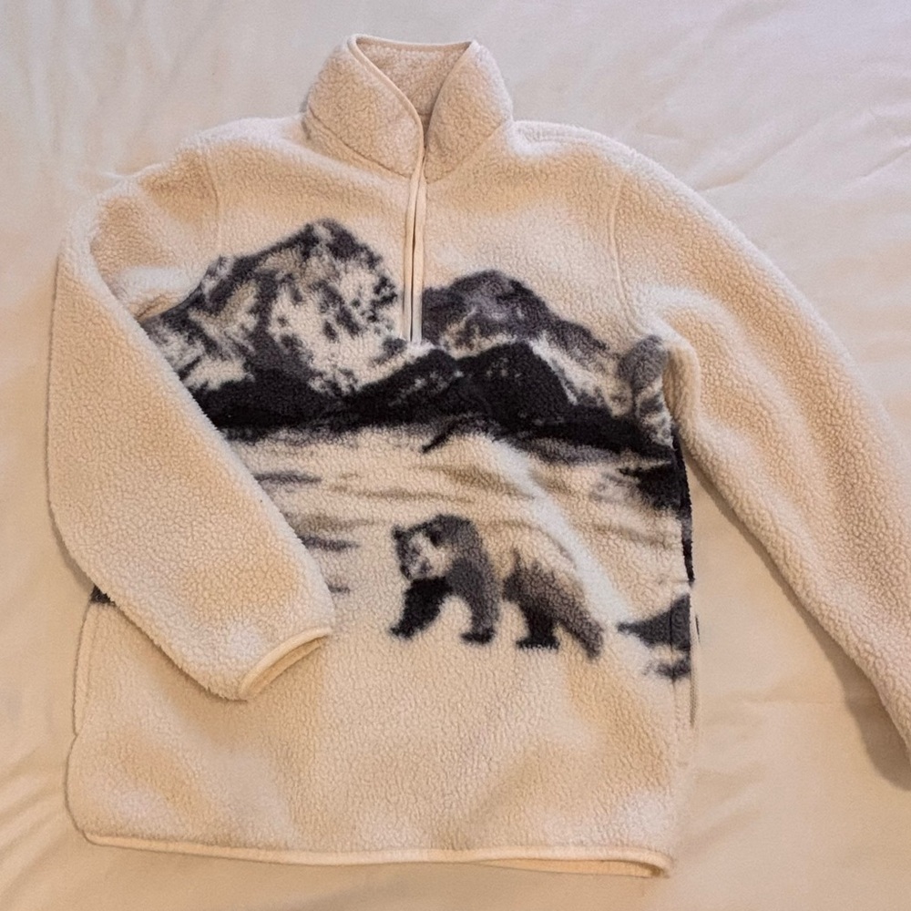 Cozy Fleece Pullover with Bear and Mountain Design